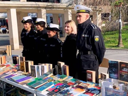 Висше Военноморско Училище „Н. Й. Вапцаров“ организира благотворителен Великденски книжен базар