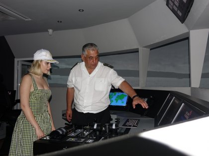 Мария Бакалова е кръстницата на първия български военен научноизследователски кораб