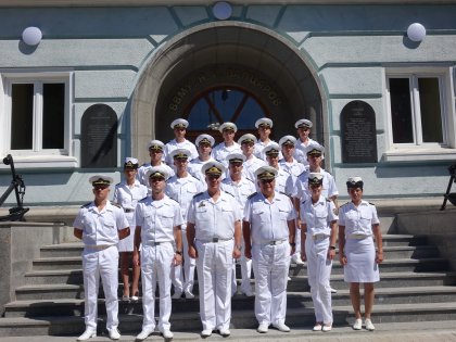 350 студенти и 17 курсанти от Висшето военноморско училище „Никола Йонков Вапцаров“ получиха своите дипломи и пагони