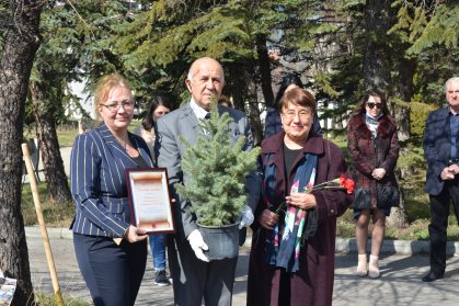 УниБИТ засади мемориално дърво в памет на най-изтъкнатия български библиотечен деец през последните 30 години