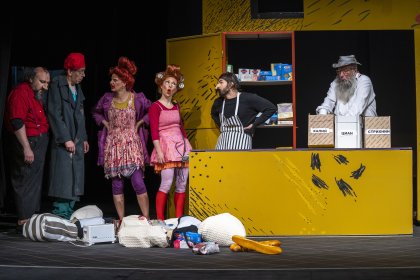 Театър "София" открива новия сезон с постановка на Теди Москов и билети за семейни посещения