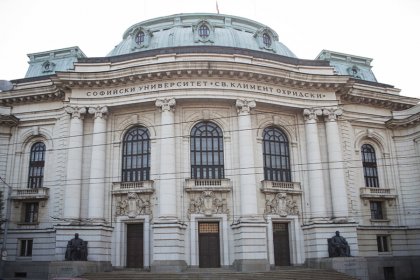 8 декември се променя, но остава празничен, казват в анкета студенти и преподаватели 8 декември се променя, но остава празничен, казват в анкета студенти и преподаватели