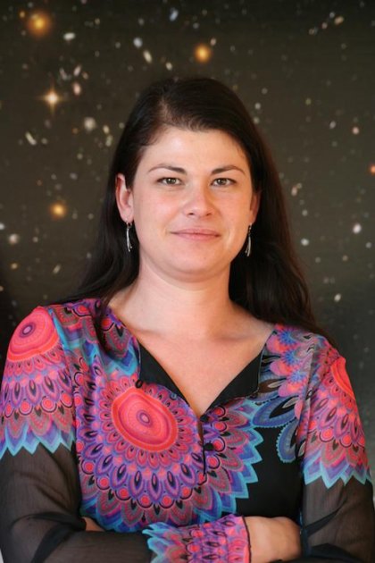 С изследването на областите около черните дупки в недрата на галактиките  се занимава д-р Мария Любенова от Европейската южна обсерватория в Германия