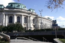 С прекратяването на МБАЛ "Лозенец" Медицинският факултет на Софийския университет остава без учебно-клиничната си база и без препoдаватели