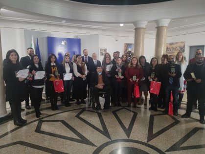 Образователните медиатори се борят децата на България да имат бъдеще, заяви министър Николай Денков Образователните медиатори се борят децата на България да имат бъдеще, заяви министър Николай Денков