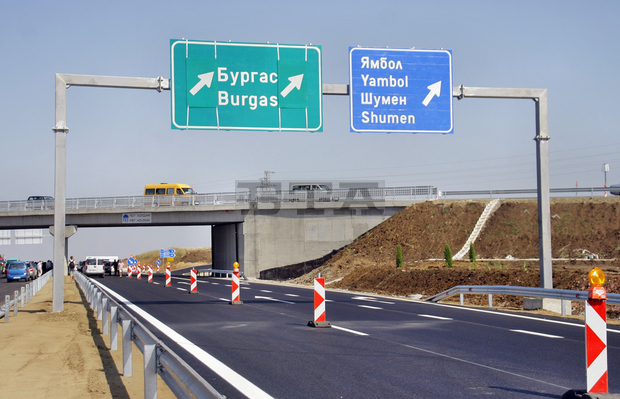 Пет часа остана затворен за движение пътят "Петолъчката"- Зимница след катастрофа